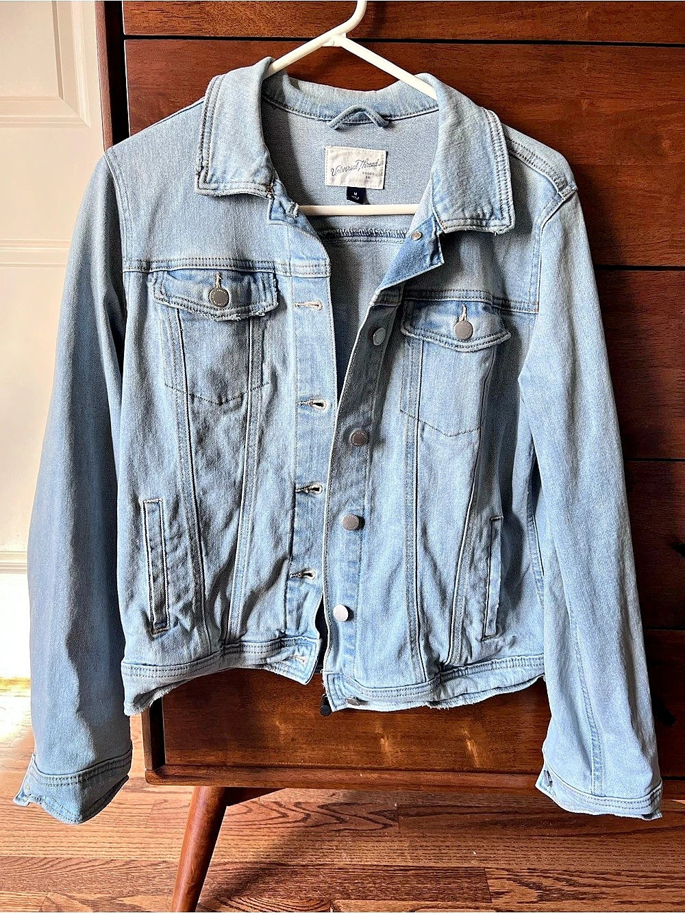 Universal Thread Women's Denim Jean Jacket Size Medium